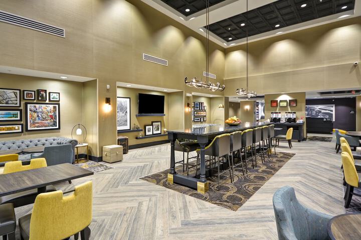 Hampton Inn & Suites Detroit / Warren