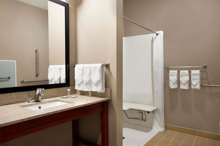 Super 8 by Wyndham Hershey Chocolate Avenue