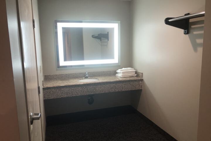 Room 11 of 32