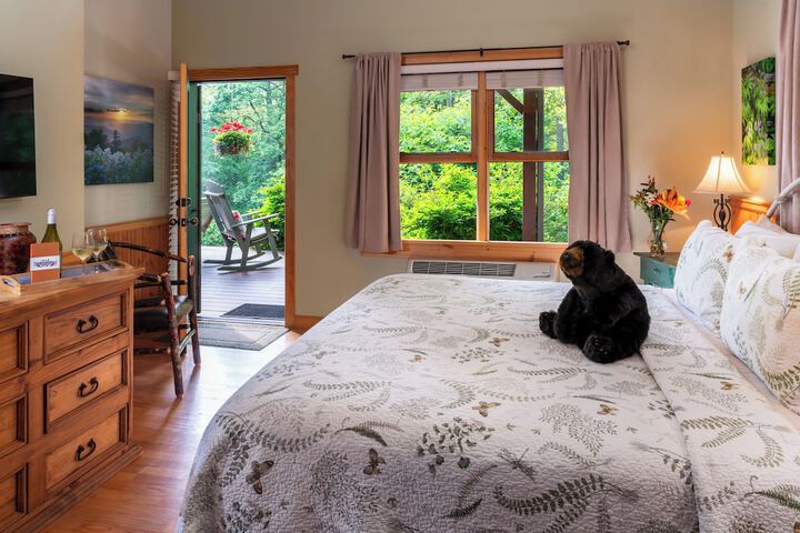 Bent Creek Lodge Bed & Breakfast