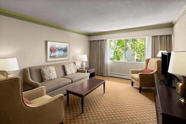 Royal Scot Hotel & Suites Trademark Collection by Wyndham