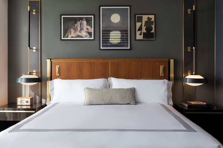 Room 52 of 114