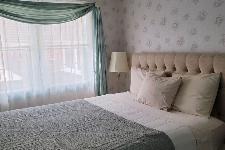 Lowell Inn