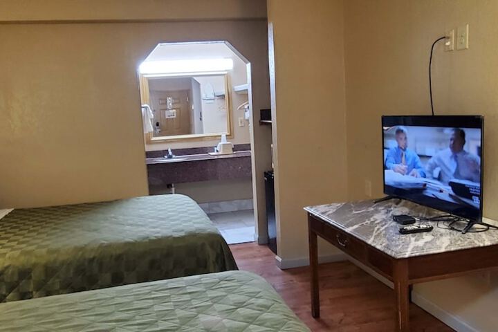 Room 8 of 25