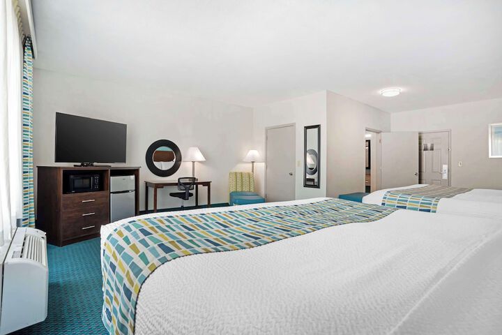 Room 25 of 38