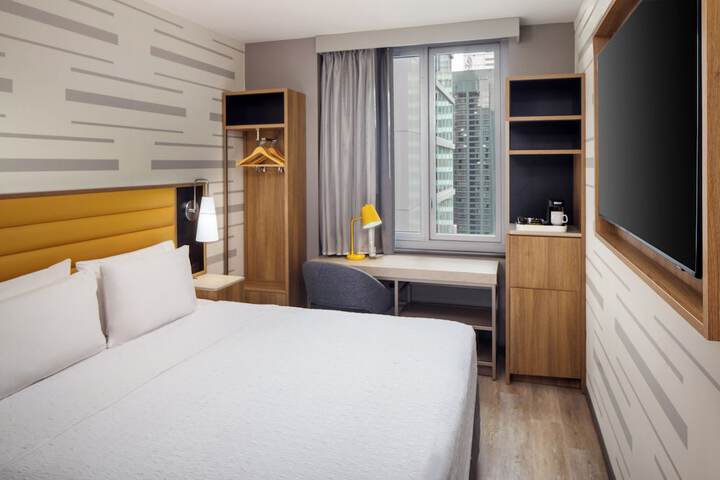 Room 10 of 21