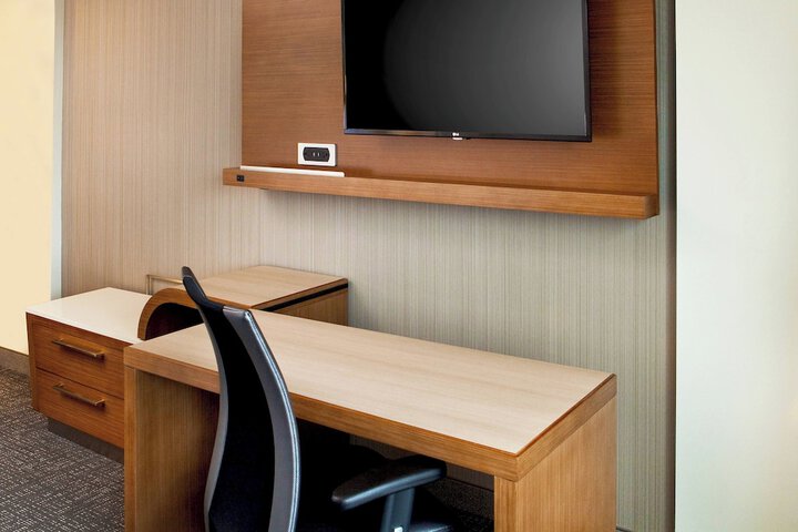 Room 14 of 33