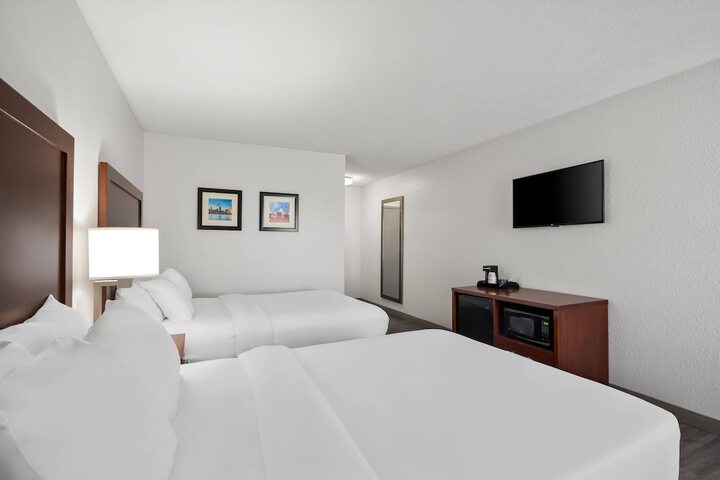 Comfort Inn & Suites Cincinnati Eastgate