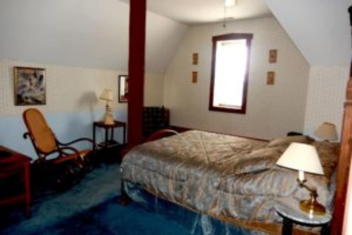 Room 6 of 25