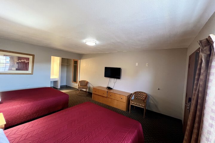 Room 8 of 12