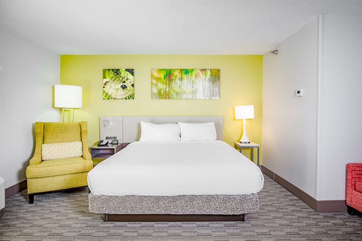 Room 34 of 110