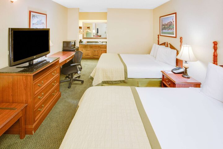 Room 8 of 16