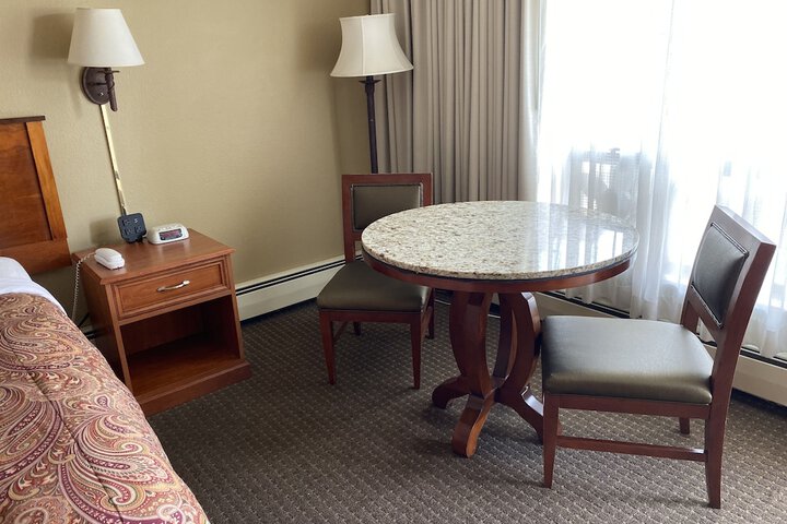 Room 27 of 68
