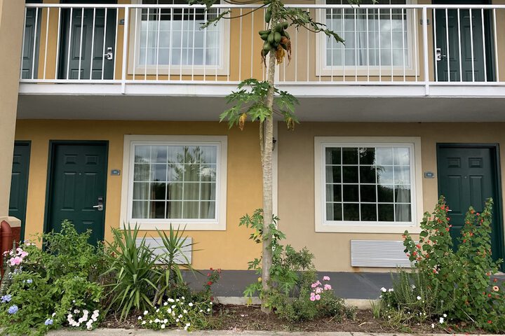Hotel Exterior 55 of 76