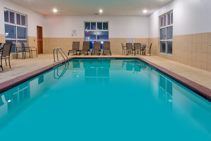 Holiday Inn Express Hotel & Suites Alvarado by IHG