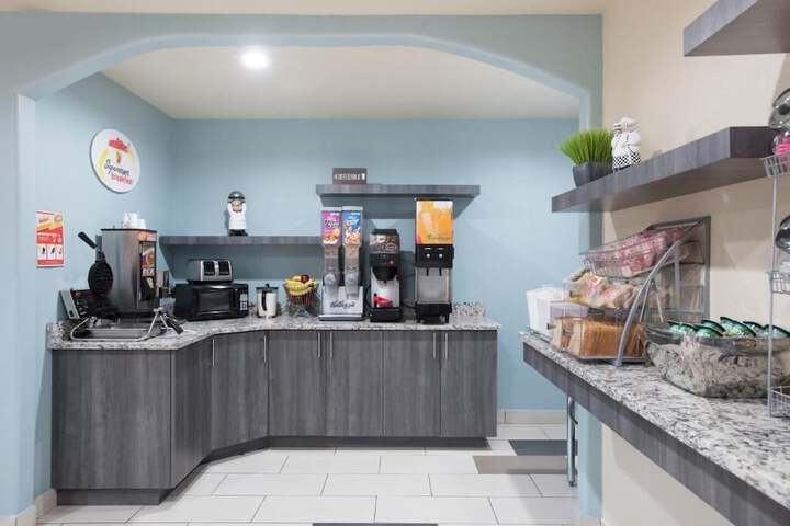 Super 8 by Wyndham Claremore OK