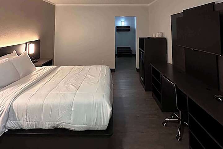 Room 18 of 38