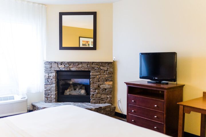 Country Inn & Suites by Radisson Helen, GA