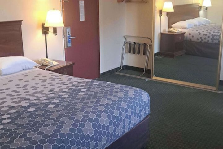 Room 12 of 40
