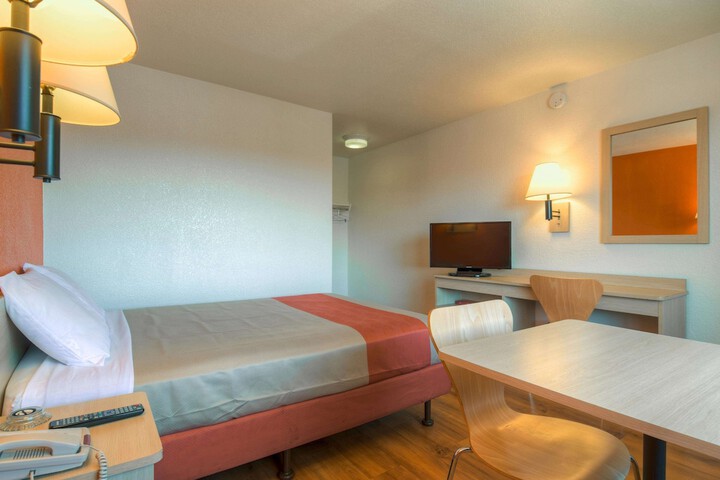Room 18 of 25