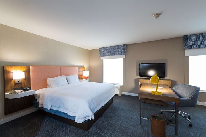 Room 10 of 28