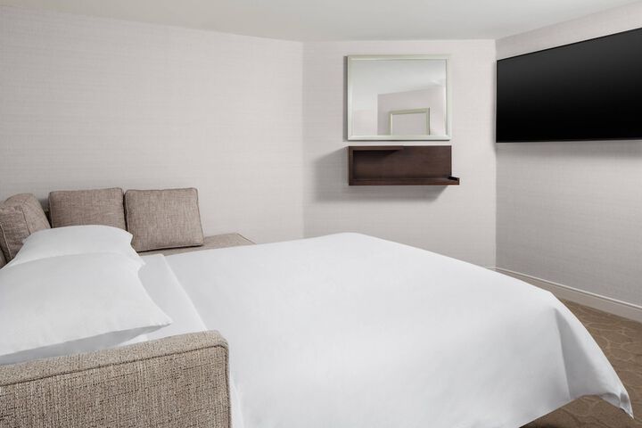 Room 18 of 48