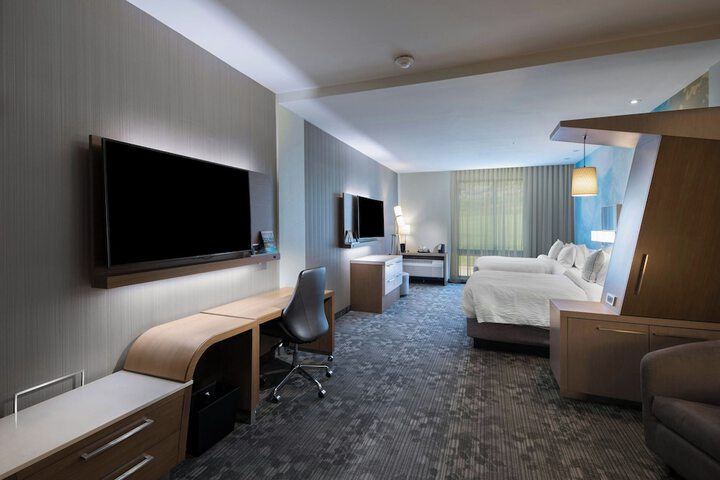 Room 21 of 32