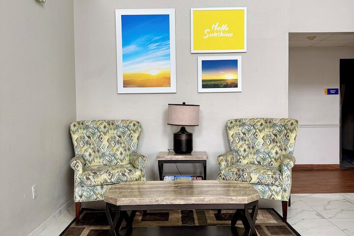 Days Inn & Suites by Wyndham Morris / I-80