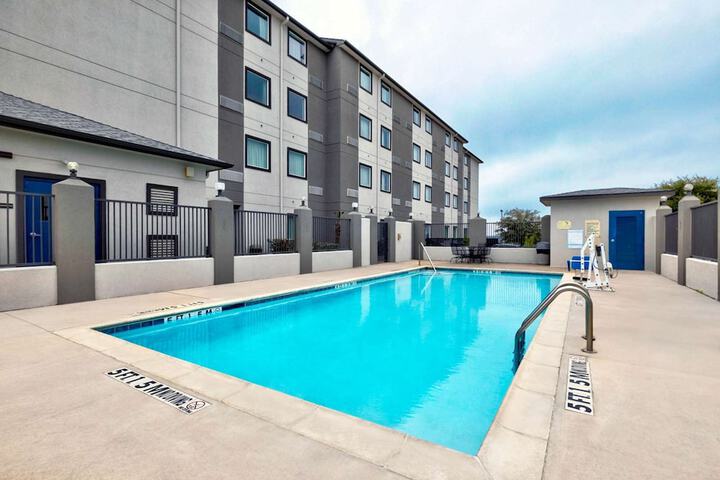 Motel 6 Marble Falls TX