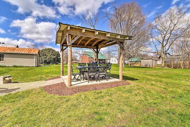 Charming Cave City Vacation Rental w / Fire Pit!