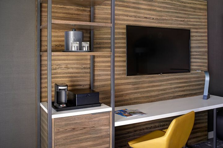 Room 17 of 48