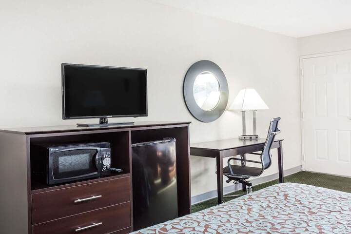 Room 10 of 14