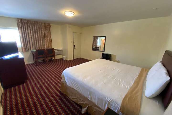 Room 9 of 27