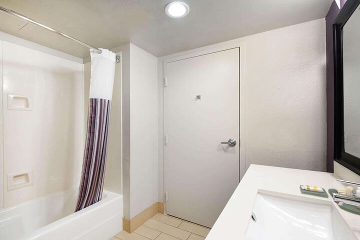 Room 9 of 30