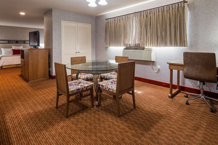 Room 8 of 18