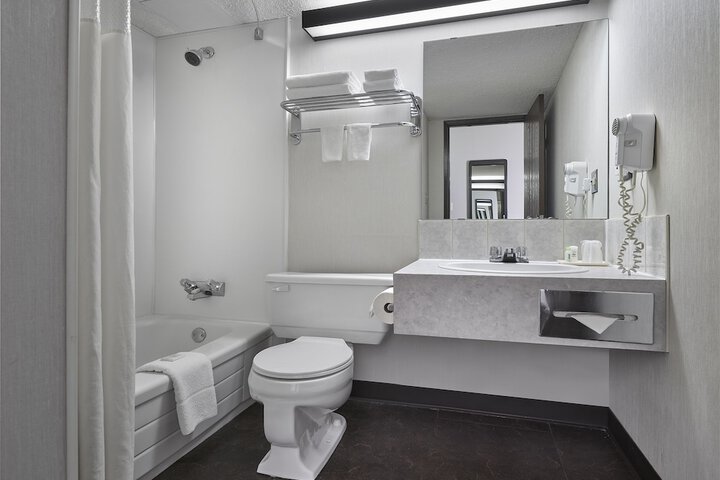 Room 6 of 17