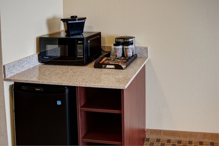 Cobblestone Hotel & Suites - Jefferson