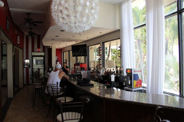 Lounge 216 of 242