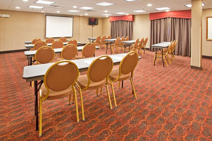 Hampton Inn & Suites Watertown