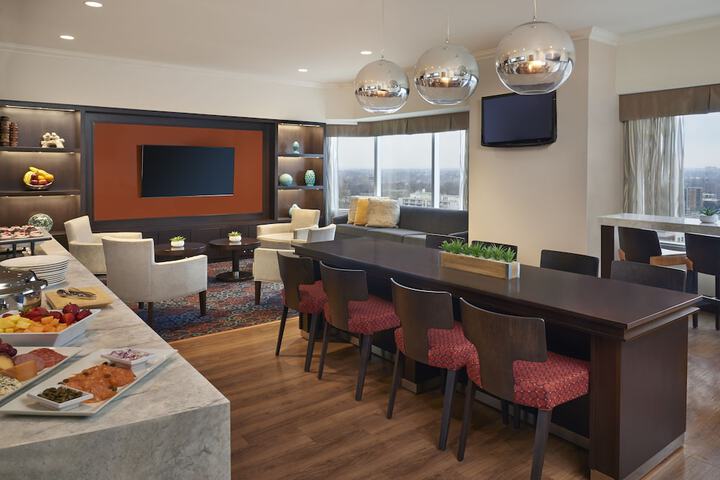 Lounge 69 of 72