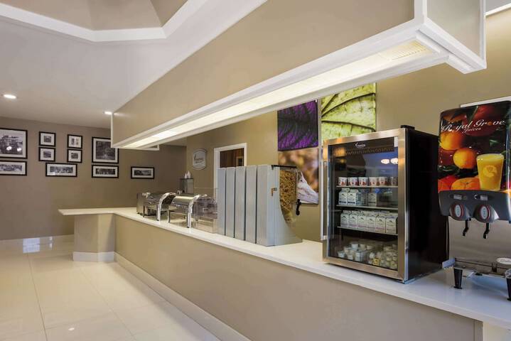 Breakfast/Coffee Service 44 of 46