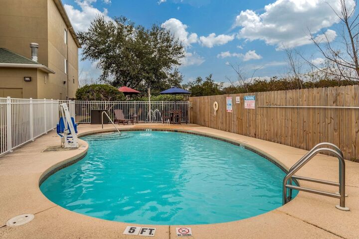 Pool 14 of 49