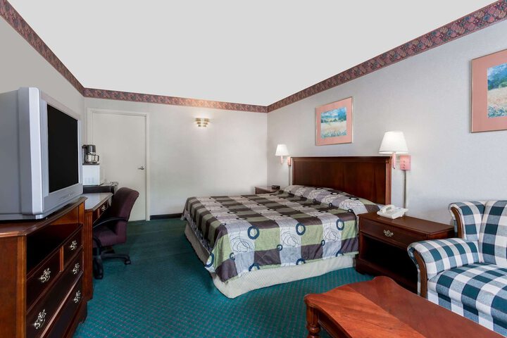 Room 6 of 9