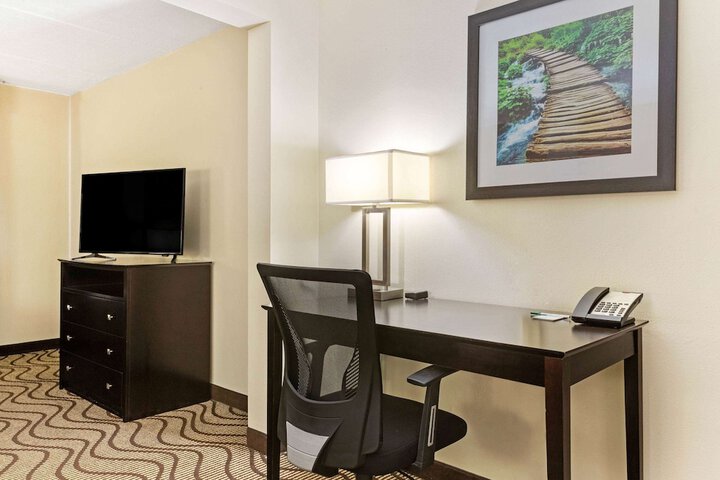 Room 18 of 27