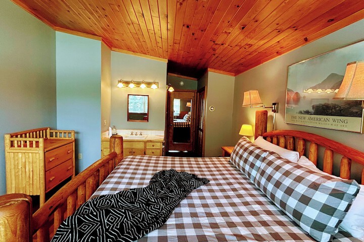 Room 33 of 84