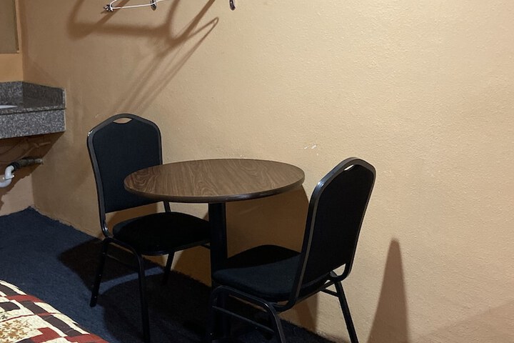 Room 9 of 10