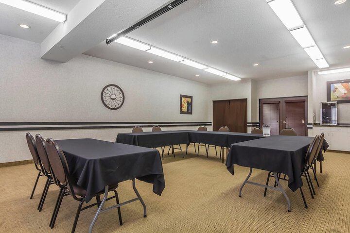Comfort Inn & Suites Medicine Hat