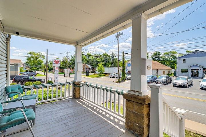 Walkable Abode in Stroudsburgs Business District!