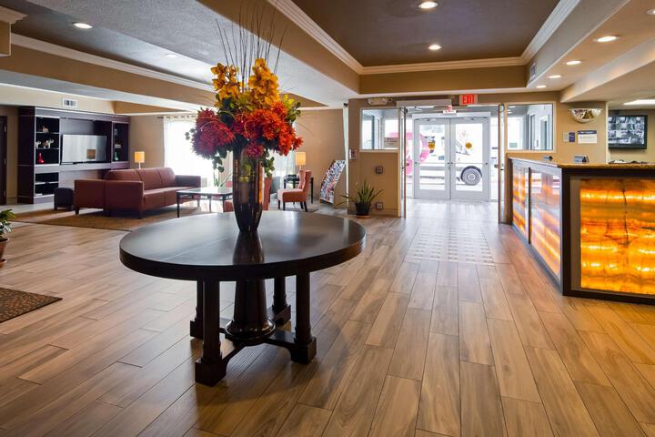 Best Western Plus Airport Inn Suites