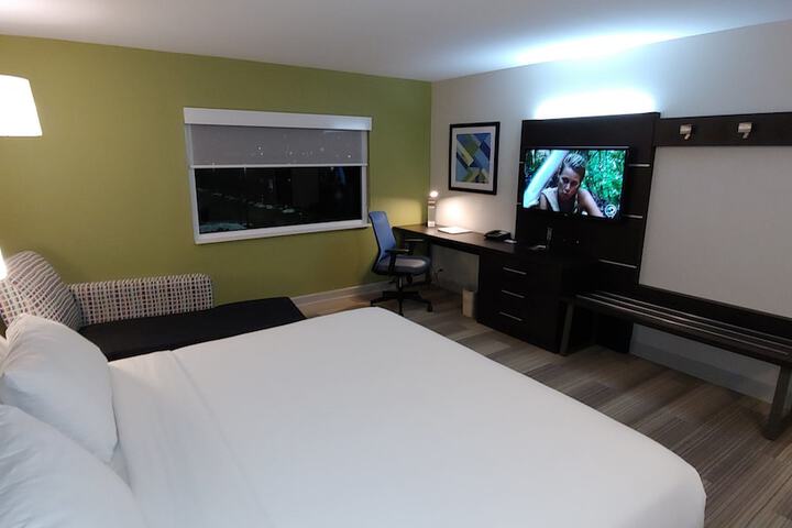 Room 15 of 25